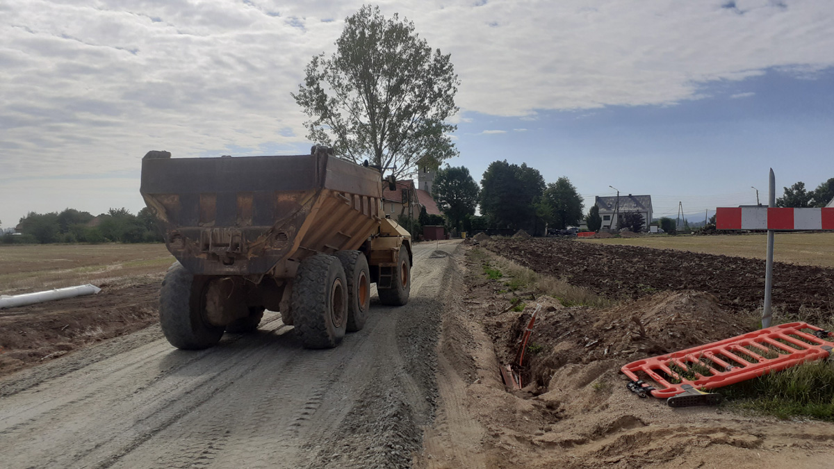Powstają nowe drogi do gruntów rolnych w gminie Strzegom [FOTO]