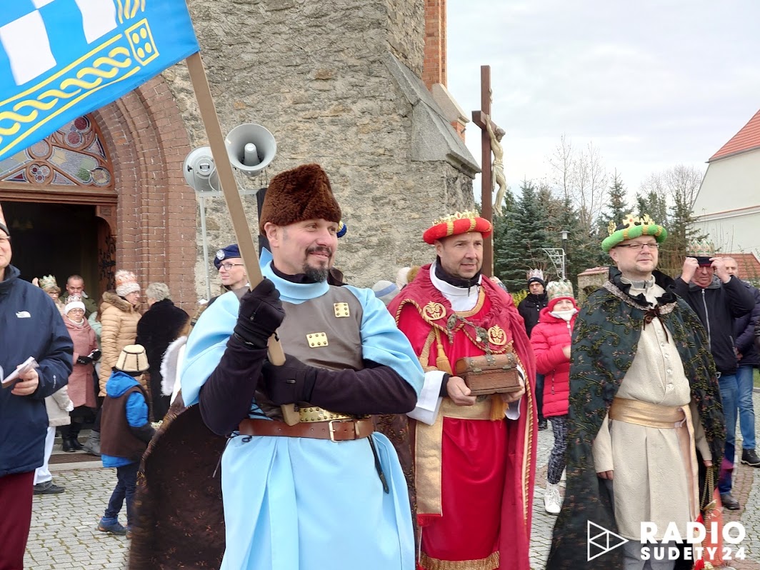 Trzej Mędrcy pojawili się na ulicach Jaroszowa [FOTO]