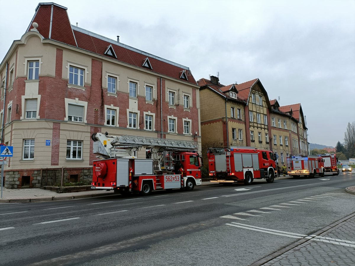 Pożar w mieszkaniu przy ul. Legnickiej w Strzegomiu [FOTO]